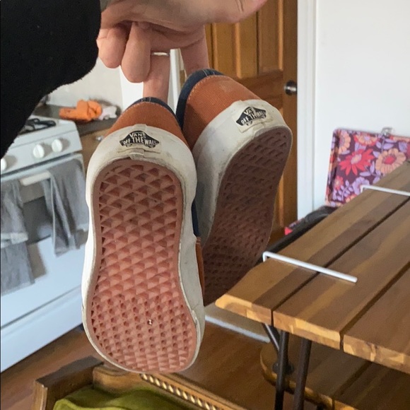 Vans - Picture 3 of 4